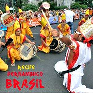 Maracatu-Gruppe von Copacabana Sambashow
